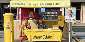 Tenderete de Ahora Cádiz que se ve estos días por la ciudad / FOTO: Eulogio García