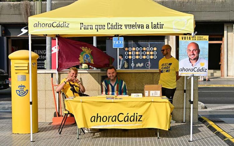 Tenderete de Ahora Cádiz que se ve estos días por la ciudad / FOTO: Eulogio García