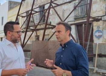 El alcaldable Alejandro Gutiérrez con el parlamentario de Adelante / FOTO: Adelante