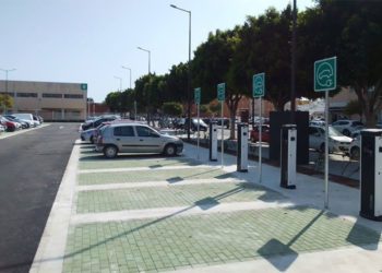 Plazas reservadas a la recarga de coches eléctricos / FOTO: DBC