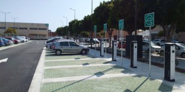Plazas reservadas a la recarga de coches eléctricos / FOTO: DBC