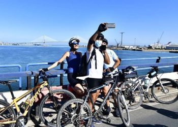 Selfie en el puente Carranza, en pleno saco de la bahía / FOTO: Eulogio García