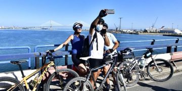 Selfie en el puente Carranza, en pleno saco de la bahía / FOTO: Eulogio García