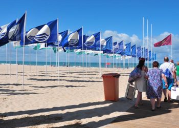 La Victoria en la capital presumiendo de banderas un pasado verano / FOTO: Eulogio García