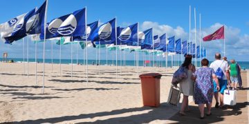 La Victoria en la capital presumiendo de banderas un pasado verano / FOTO: Eulogio García