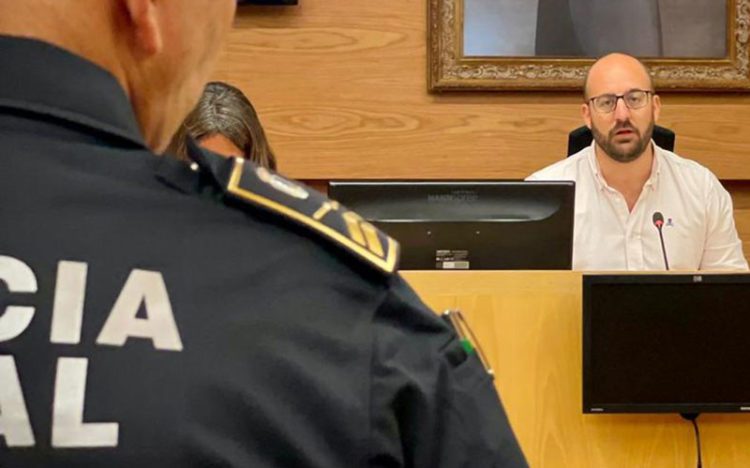 Beardo presidiendo un pasado pleno / FOTO: Ayto.