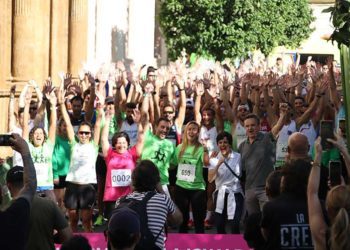 Muchos ánimos en la salida de la carrera solidaria / FOTO: Ayto.