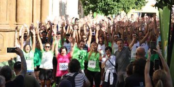 Muchos ánimos en la salida de la carrera solidaria / FOTO: Ayto.