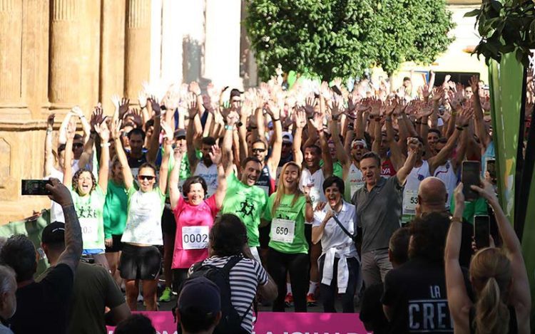 Muchos ánimos en la salida de la carrera solidaria / FOTO: Ayto.