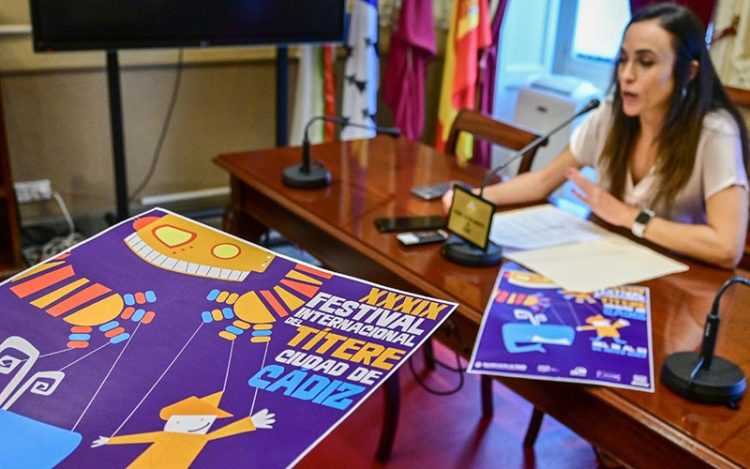 Cazalilla presentando el cartel semanas atrás / FOTO: Eulogio García