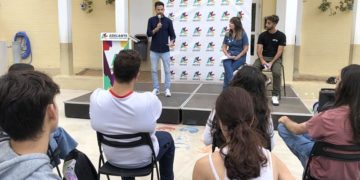 Mitin de Adelante con y para jóvenes / FOTO: Adelante