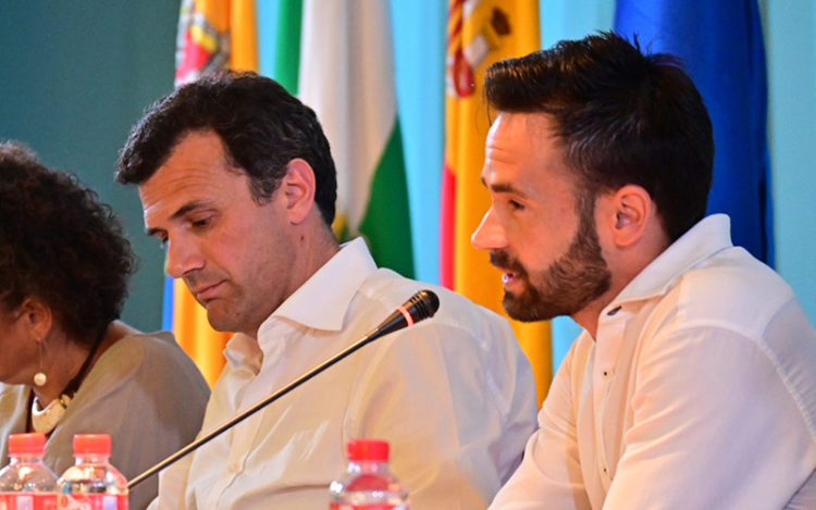Bruno y De la Cruz, juntos en el reciente debate de la Apdha / FOTO: Eulogio García