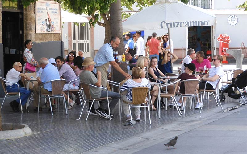 El mes de abril, y sus fiestas, dejan a la provincia de Cádiz con 135.000 parados, la cifra más baja desde el verano previo a la pandemia