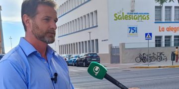 Sánchez atendiendo a la televisión municipal / FOTO: Cs