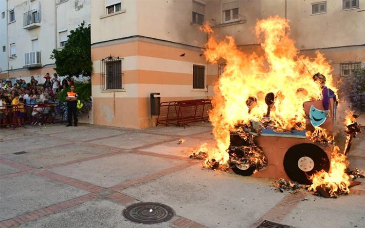 Una de las quemas de la pasada edición / FOTO: Eulogio García