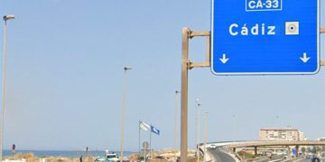 Señal a la entrada de la capital por la CA-33