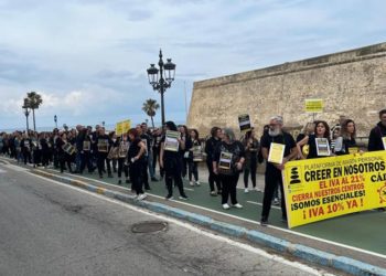 Concentrados ante la Subdelegación / FOTO: cedida