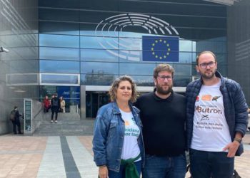 La delegación chiclanera junto al eurodiputado Urbán / FOTO: Adelante