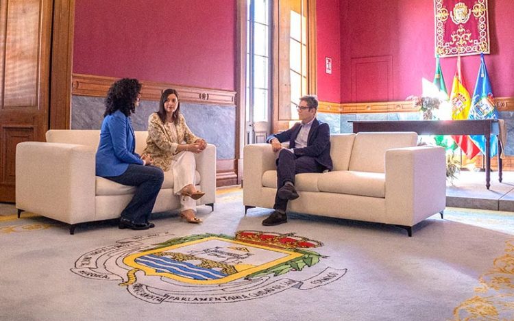 Encuentro en la sala más noble del Ayuntamiento / FOTO: Ayto.