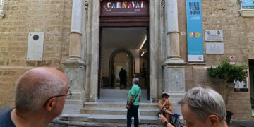 Las puertas ya abiertas de par en par / FOTO: Eulogio García