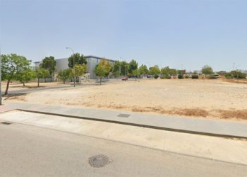 Parcela frente al IES Fernando Quiñones