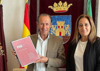 Posado con el POU / FOTO: Ayto.