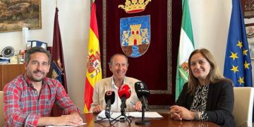 El alcalde detallando las actuaciones junto a sus ediles de Tráfico y Urbanismo / FOTO: Ayto.