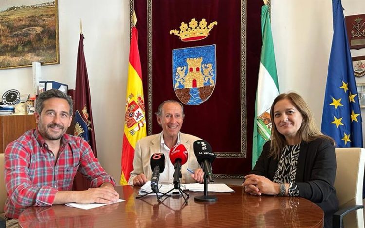 El alcalde detallando las actuaciones junto a sus ediles de Tráfico y Urbanismo / FOTO: Ayto.