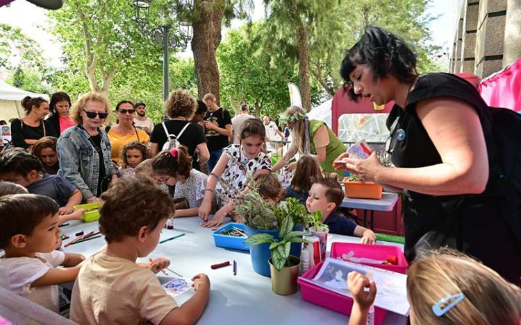 Una de las actividades en plena plaza / FOTO: Eulogio García