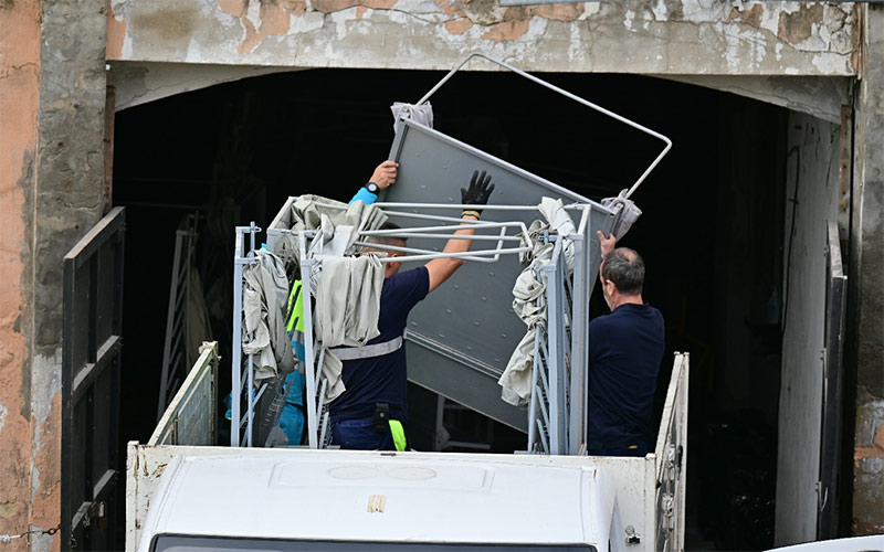 Traslado de cabinas electorales en Cádiz en los últimos días / FOTO: Eulogio García
