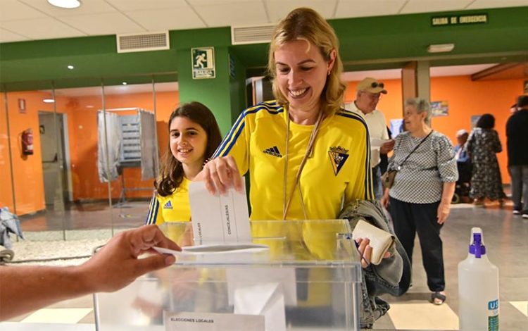 Votando con la mente en el Nuevo Mirandilla / FOTO: Eulogio García