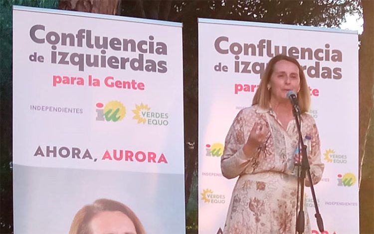 Aurora Salvador, alcaldesa electa, en un acto de campaña / FOTO: la Confluencia