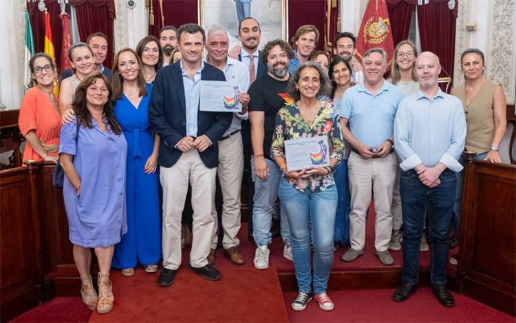 Foto de familia tras el acto de homenaje / FOTO: Ayto.