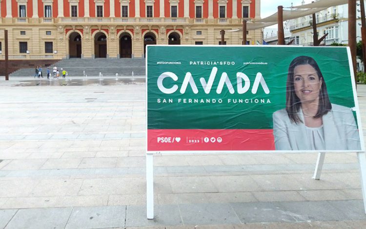 Propaganda electoral de Cavada, en la plaza del Rey / FOTO: DBC