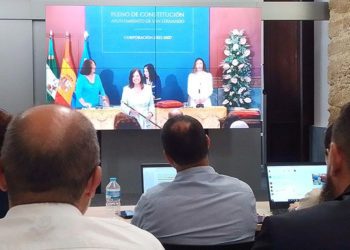 Periodistas siguiendo la sesión desde la sala de prensa / FOTO: DBC