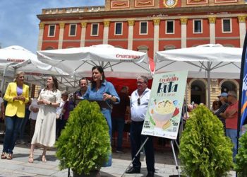 La alcaldesa interviniendo en la presentación de la ruta / FOTO: Asihtur