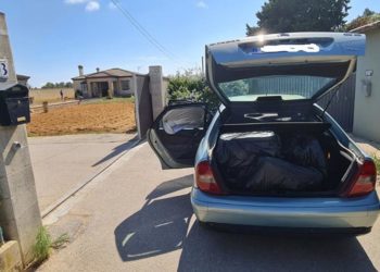 El turismo ya inspeccionado por la Policía Local / FOTO: Ayto.