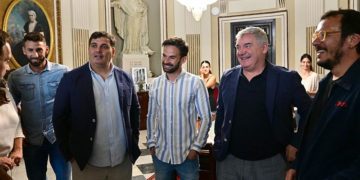 Un momento informal en el despacho de Alcaldía / FOTO: Eulogio García