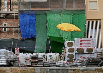 Una obra en la capital gaditana en pleno junio / FOTO: Eulogio García