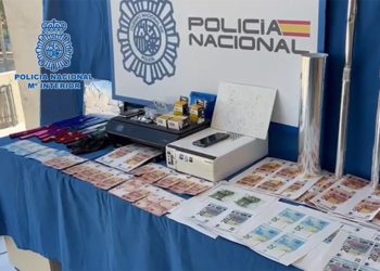 Dinero falso ya impreso y otros efectos intervenidos / FOTO: Policía Nacional