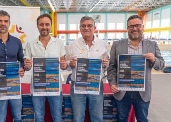 Presentando el cartel de la cita deportiva / FOTO: Ayto.