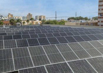 Detalle de paneles solares en Cádiz / FOTO: Aguas de Cádiz