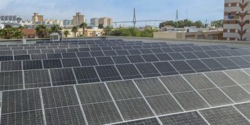 Detalle de paneles solares en Cádiz / FOTO: Aguas de Cádiz