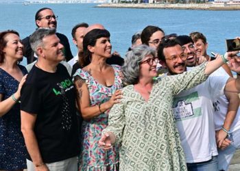 Un selfie con la bahía al fondo de candidatos y militantes / FOTO: Eulogio García