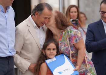 Momentos de emoción en la entrega de llaves a los beneficiarios / FOTO: Ayto.