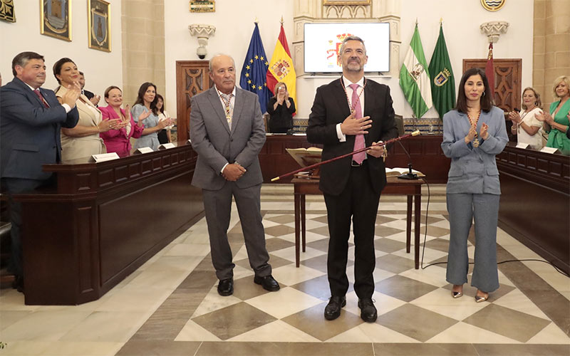 Ruiz Arana, reelegido alcalde de Rota, promete servir con “honestidad, integridad y dedicación”