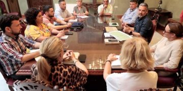 Primera reunión de Ruiz Arana con todo su flamante Gobierno / FOTO: Ayto.