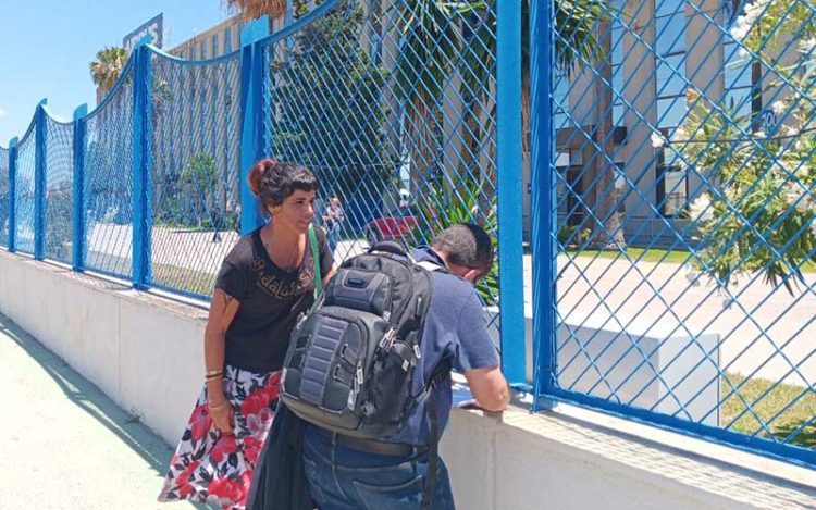 Un operario de Airbus avalando a la formación de Teresa Rodríguez / FOTO: Adelante