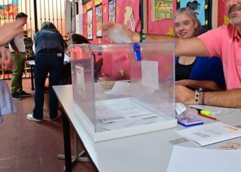 En una mesa en las recientes elecciones municipales / FOTO: Eulogio García