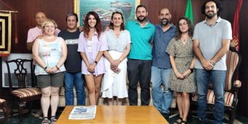 La alcaldesa respaldada por su Gobierno al completo / FOTO: Ayto.